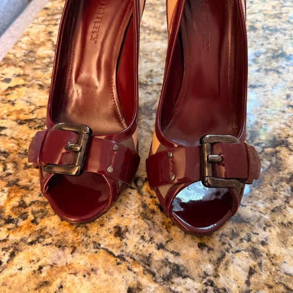 Burberry Open Toe Buckle Pumps - Picture 4 of 11